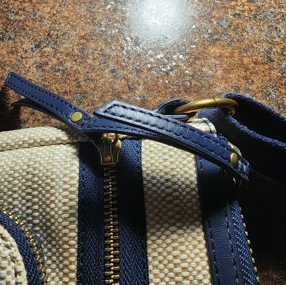 Fossil Crossbody- Coated Canvas with blue stripes and a blue nylon strap - Picture 6 of 9
